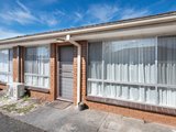 2/4 Marie Crescent, WENDOUREE VIC 3355