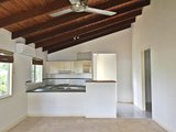 2/5 Macarthur Drive, CANNONVALE QLD 4802