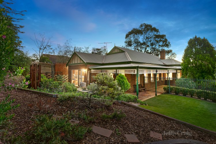 1 Delmuir Close Eltham 3095