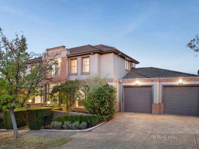1 Deloraine Close Doncaster East 3109