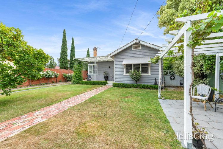 1 Dowling Street Lake Wendouree 3350