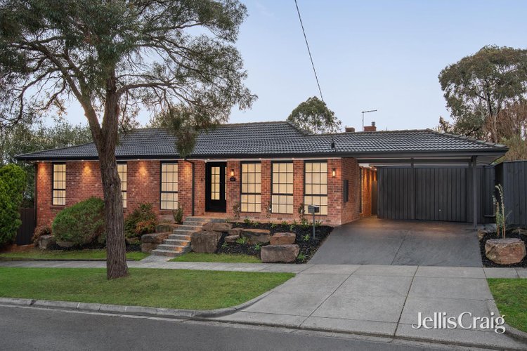 1 Elaroo Close St Helena 3088
