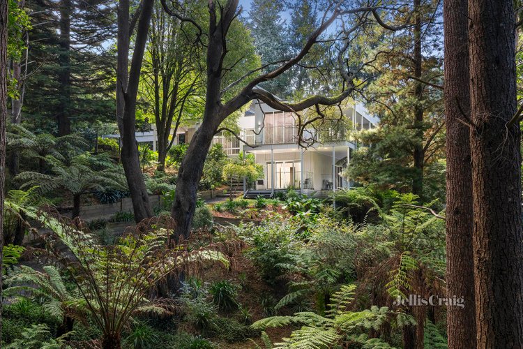 1 Ferndale Road Warburton 3799
