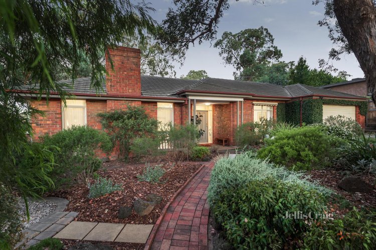 1 Greenwood Street Briar Hill 3088