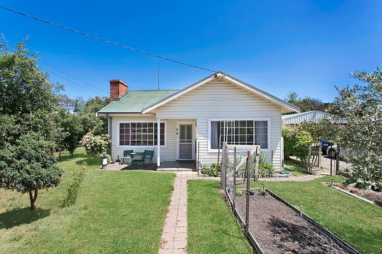 1 Hendley Street Woodend 3442