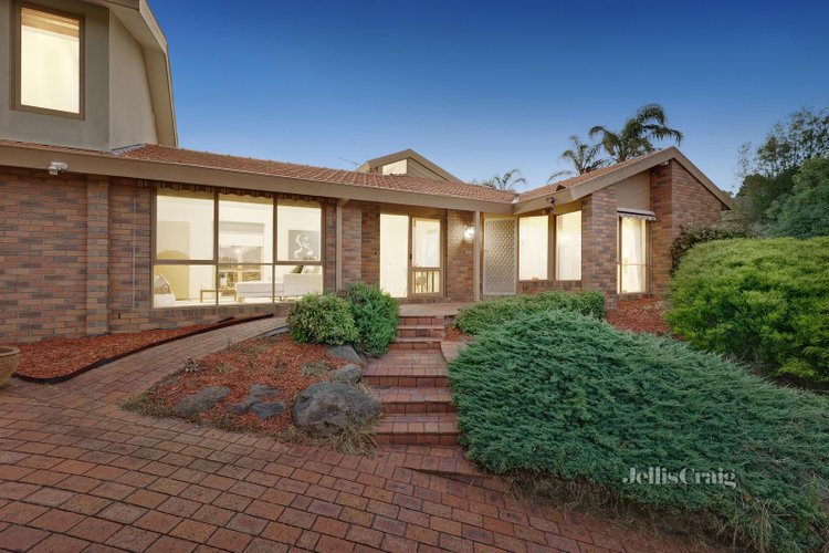 1 Hollyoak Rise Eltham North 3095