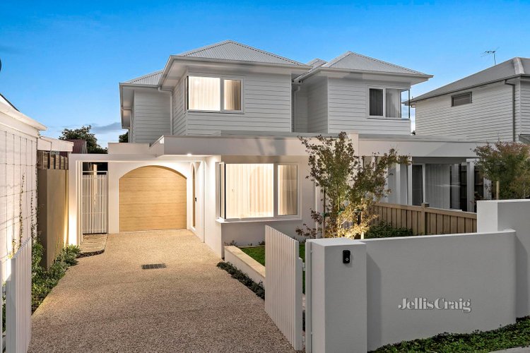 1 Holyrood Avenue Strathmore 3041