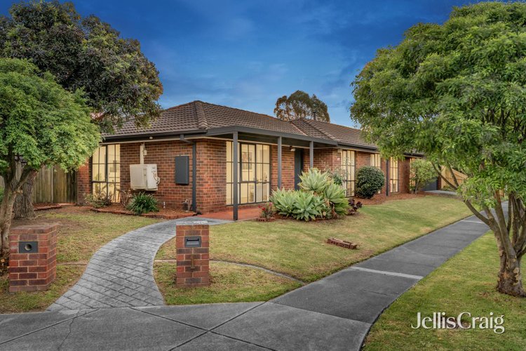 1 Linnel Court Rowville 3178