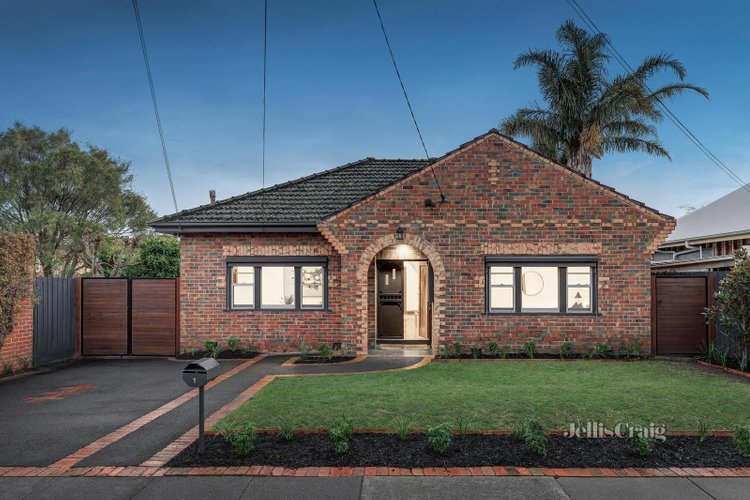 1 Lysbeth Street Mckinnon 3204