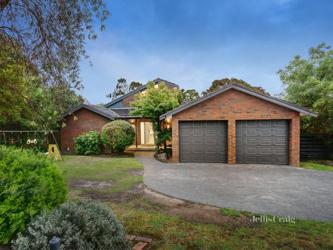 1 Maxine Drive St Helena 3088