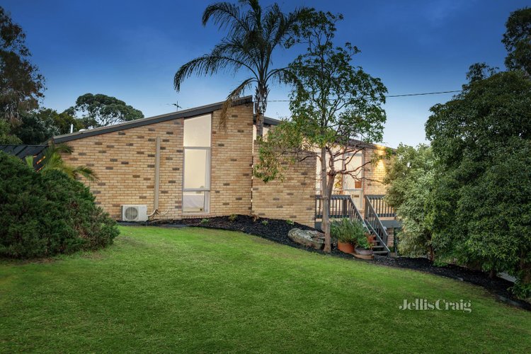 1 Mooltan Place Eltham North 3095