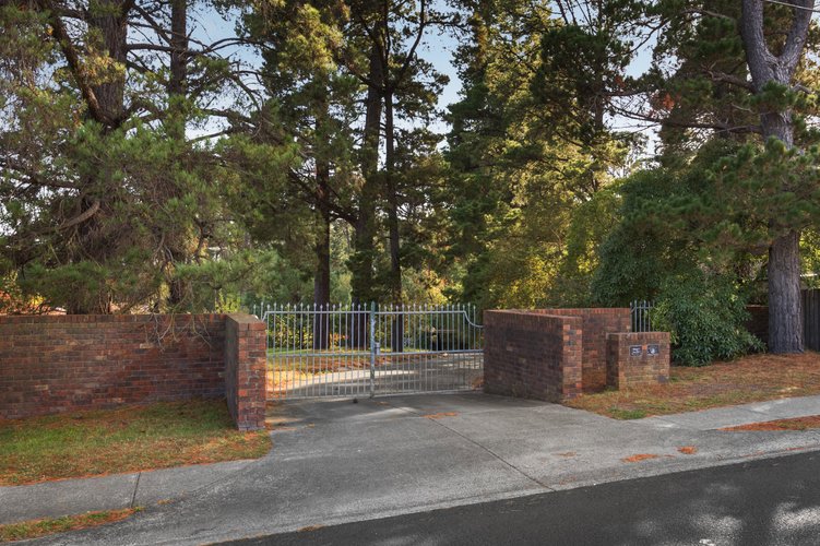 1 Old Warrandyte Road  Donvale 3111