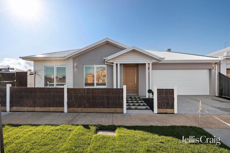 1 Pernonie Street  Lucas 3350