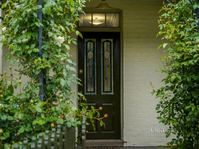 1 Roalies Place Campbells Creek 3451