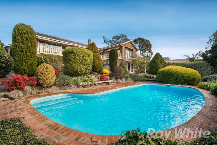 1 Stirling Crescent Glen Waverley 3150