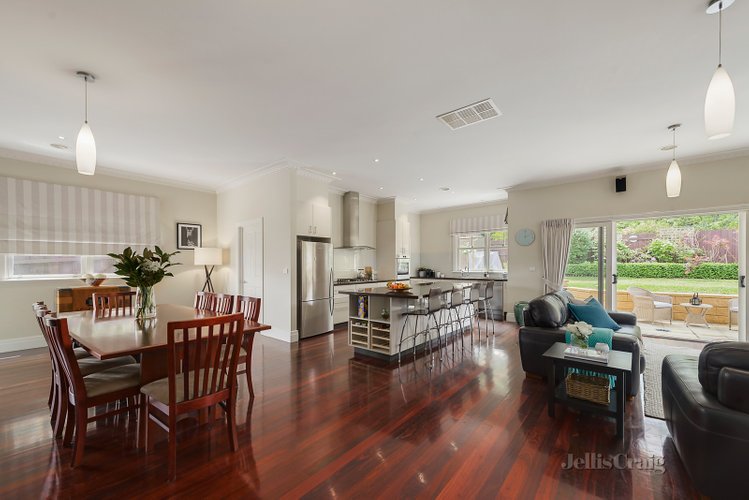 1 Warwick Avenue Surrey Hills 3127