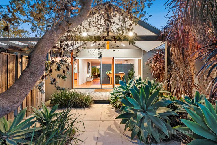 10-11 Araluen Court Barwon Heads 3227