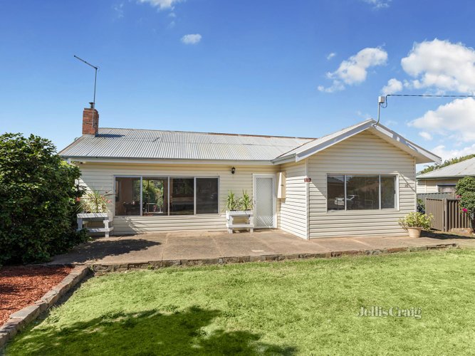 10 Appel Street Castlemaine 3450