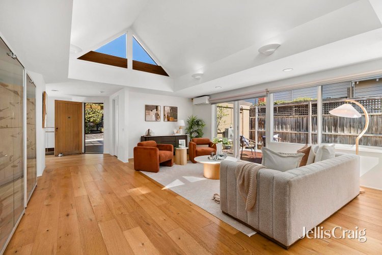 10 Blenheim Avenue Mont Albert 3127