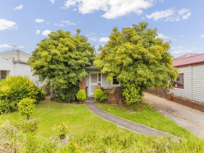 10 Clonard Avenue, Geelong West