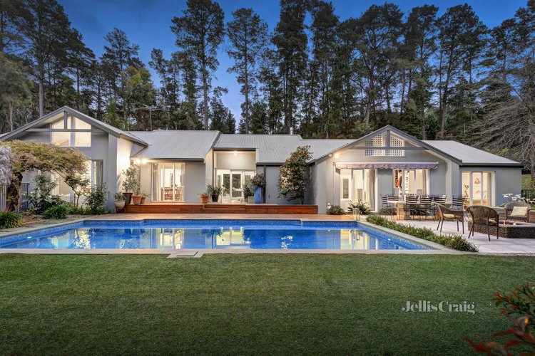 10 Cudgee Court Research 3095