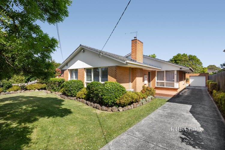 10 Folkestone Road Glen Waverley 3150