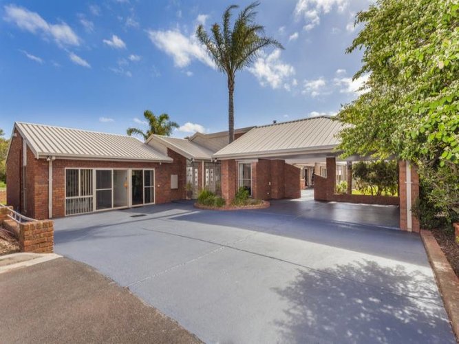 10 Idris Avenue, Lovely Banks