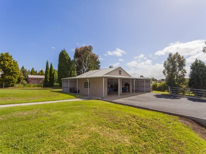 10 Idris Avenue, Lovely Banks