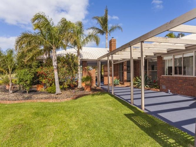 10 Idris Avenue, Lovely Banks