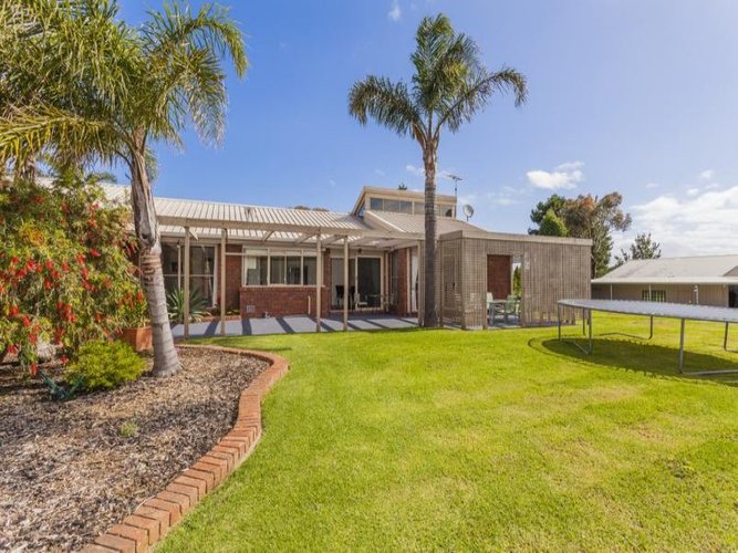 10 Idris Avenue, Lovely Banks