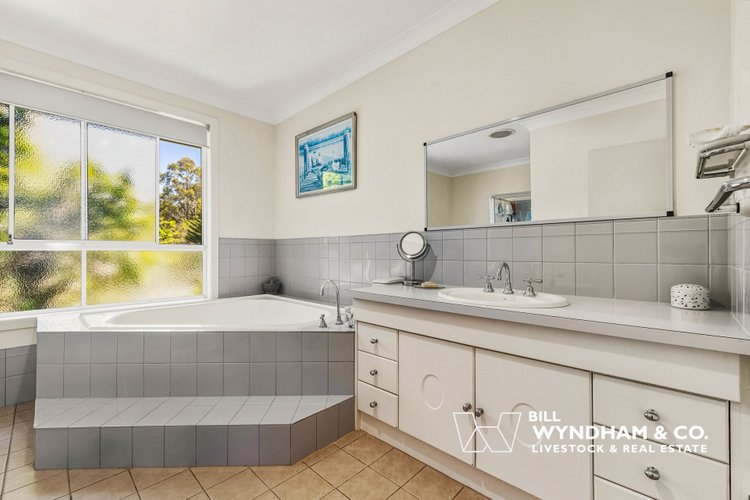 10 Lake Bunga Beach Road, Lakes Entrance