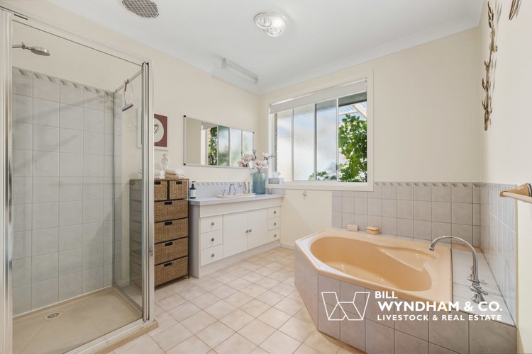 10 Lake Bunga Beach Road, Lakes Entrance