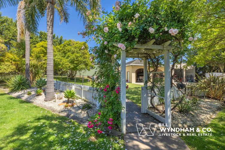 10 Lake Bunga Beach Road, Lakes&nbsp;Entrance