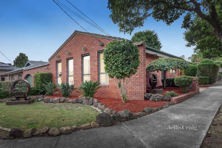 10 Landen Avenue Glen Waverley 3150