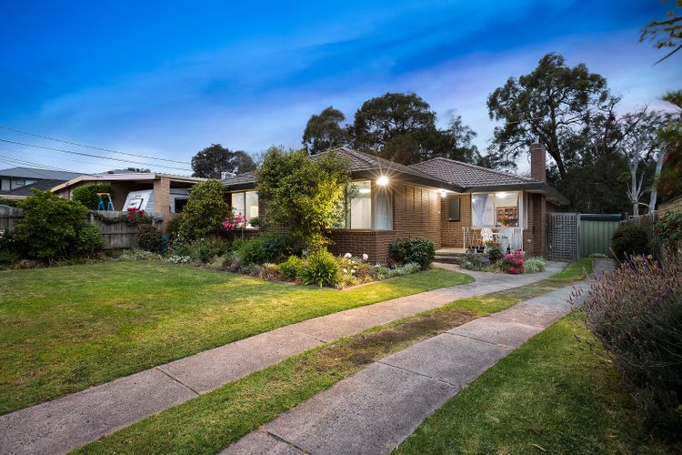 10 Lindisfarne Drive Burwood East 3151