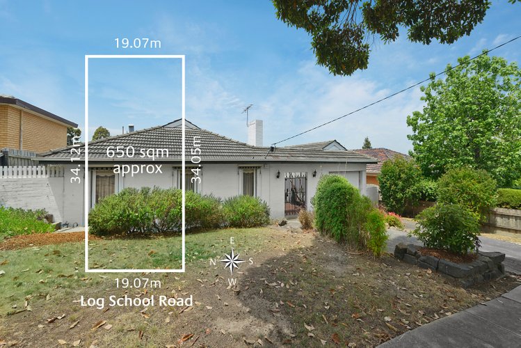 10 Log School Road Doncaster 3108