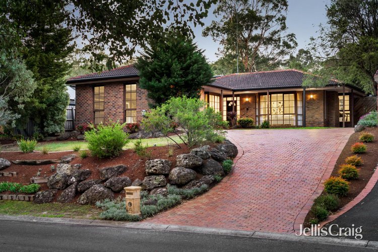 10 Long Valley Way Eltham 3095