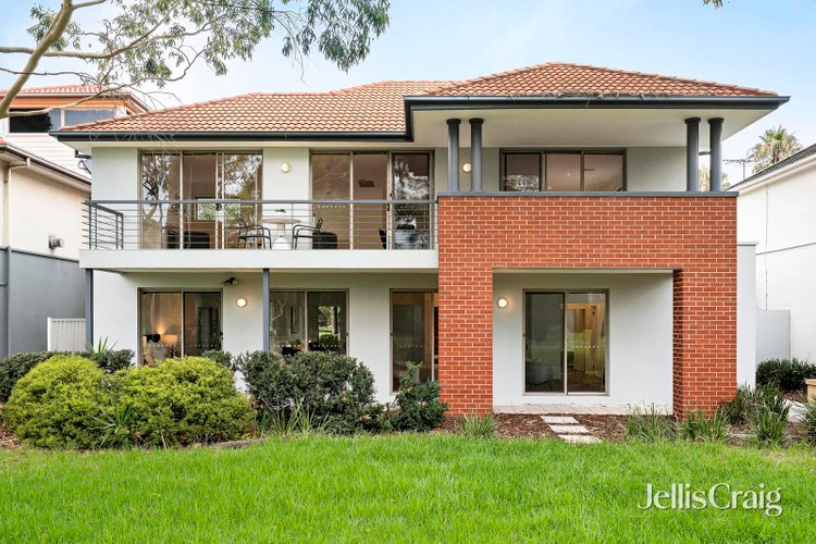 10 Narooma Place Port Melbourne 3207