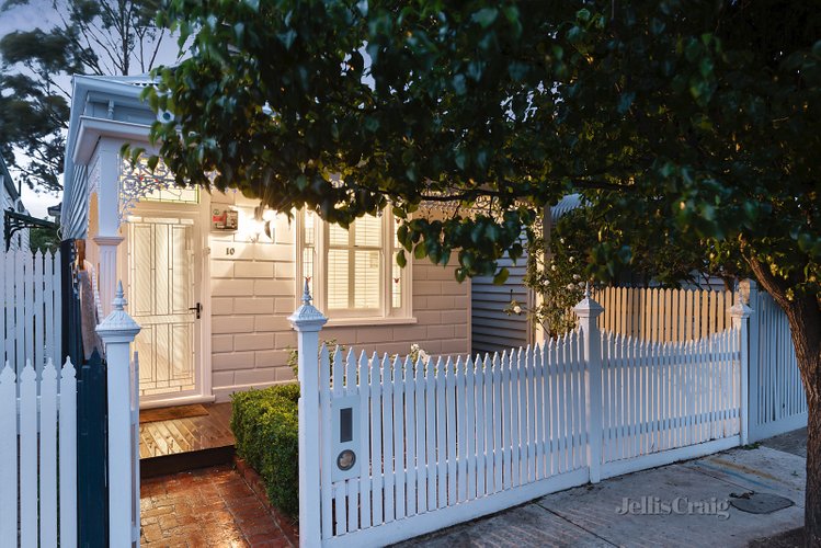 10 Salisbury Grove Northcote 3070