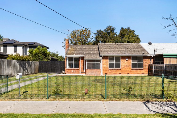 10 Skeffington Street Bellfield 3081