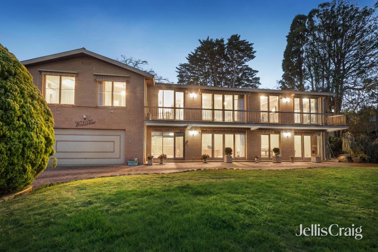 10 Stirling Crescent Glen Waverley 3150