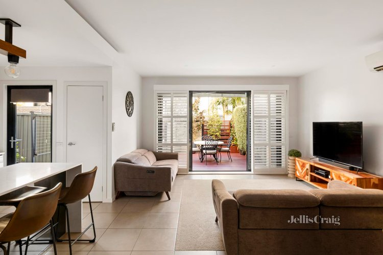 10 Sun Orchid Circuit St Helena 3088