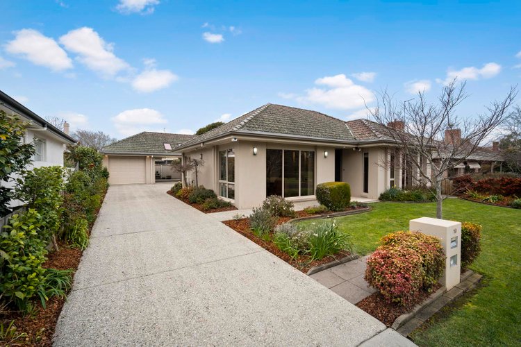 10 The Boulevarde  Lake Wendouree 3350