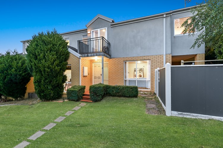 10 Tulloch Grove Glen Waverley 3150