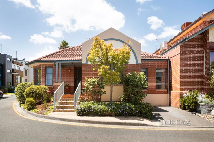 10 Zoe Circuit Northcote 3070