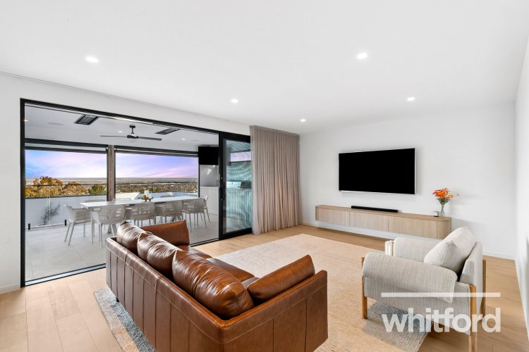 100 Moncrieff Crescent, Wandana Heights