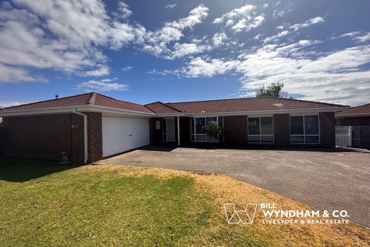 100 Newlands Drive, Paynesville