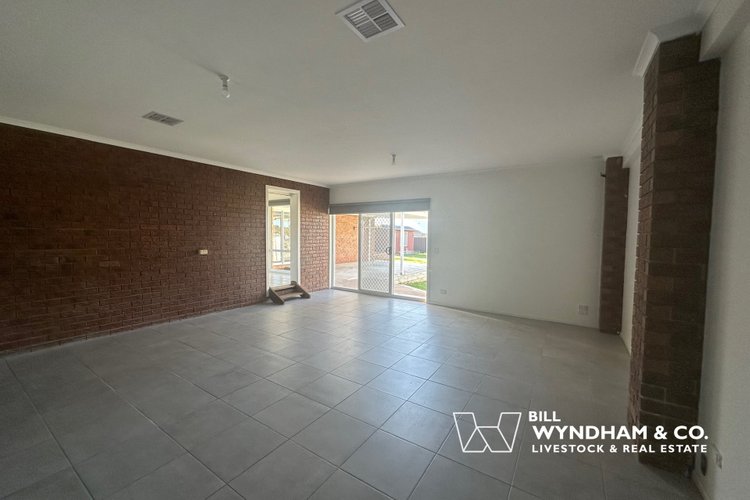 100 Newlands Drive, Paynesville