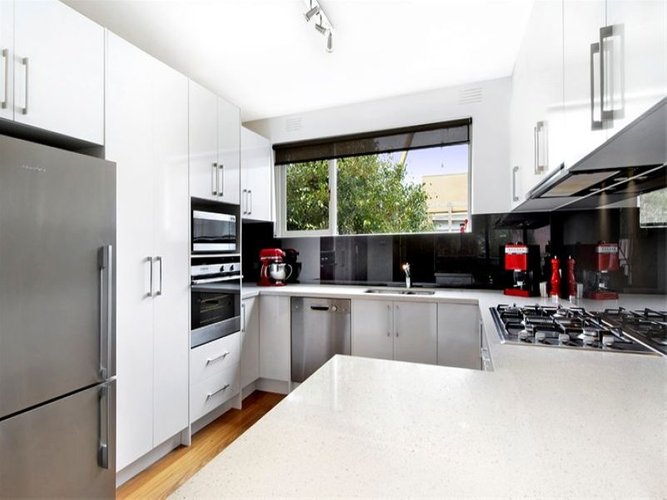 10 14 Broadway  Elwood 3184