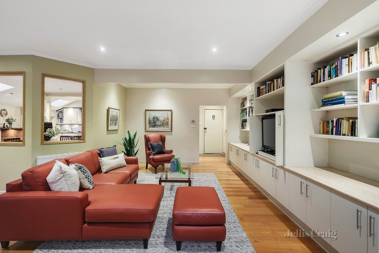 10/2 Manningham Street Parkville 3052